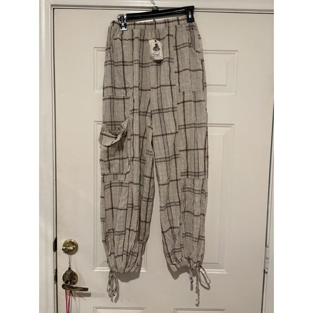 easel Plaid Drawstring Ankle Pants in Beige and Black